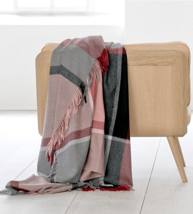 kockas-gyapju-pledek-takarok