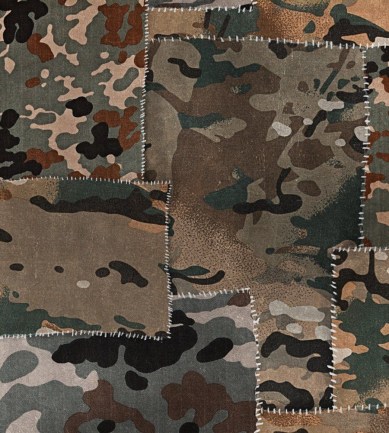 MINDTHEGAP Camo Brown design tapéta - Paisley Home