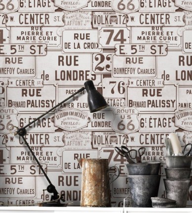 MINDTHEGAP Street Signs Brown design tapéta - Paisley Home