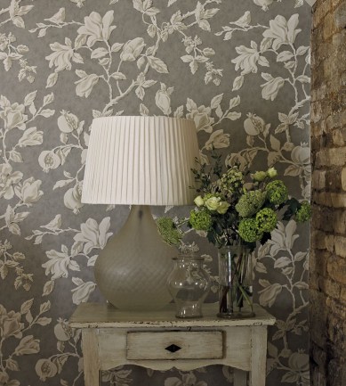 Sanderson Magnolia and Pomegranate Grey Blue/Parchment tapéta - Paisley Home