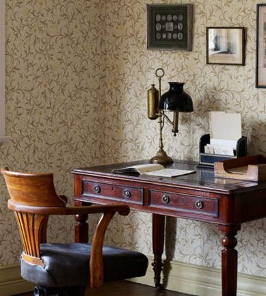 William Morris Scroll Light Brick/Buff tapéta - Paisley Home